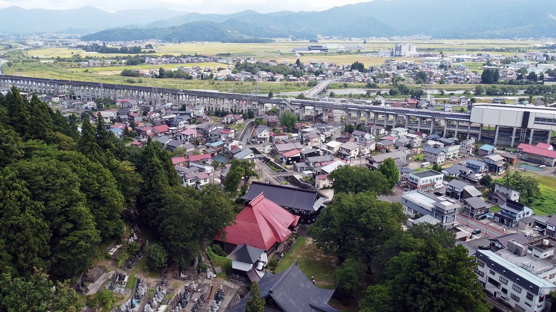 上越新幹線浦佐駅から徒歩7分(約500m)